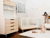 Accesorios sencillos de una habitación de bebé