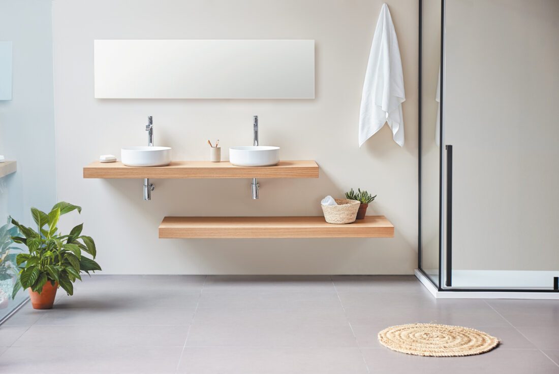 Ideas para combinar un mueble para baño de color madera