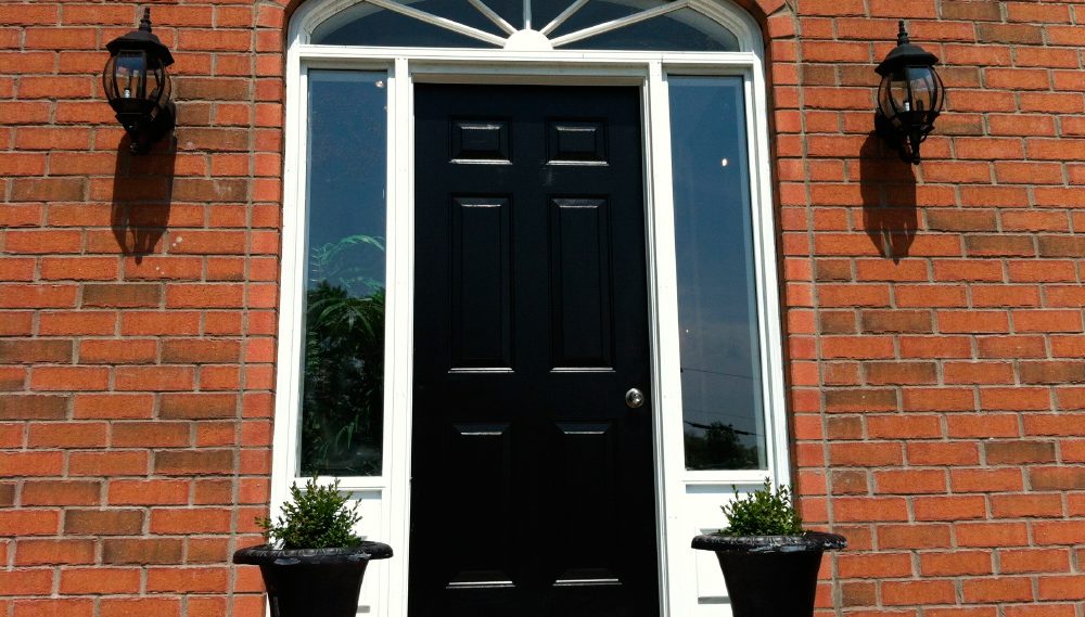 Puertas en negro con más personalidad