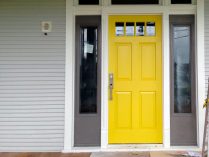 Vitalidad de las puertas amarillas